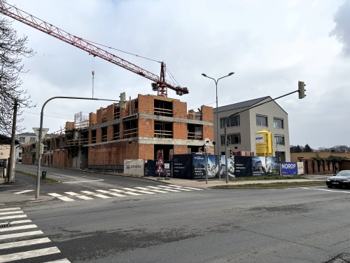 Březen 2025